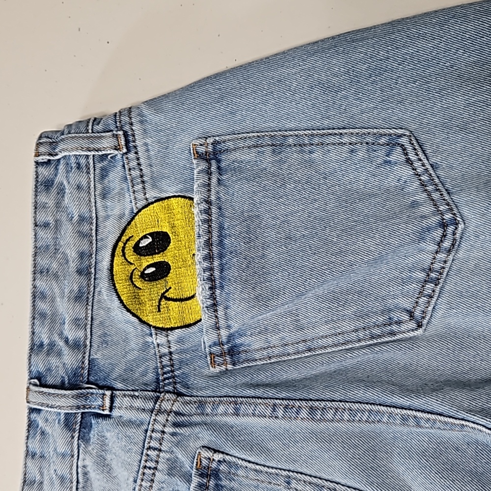 FASHION NOVA smiley jeans - Picture 6 of 12